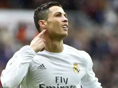 Cristiano Ronaldo merayakan golnya saat madrid menang atas Celta de Vigo di Stadion Santiago Bernabeu , Madrid, Sabtu (5/3/2016). (AFP/Gerard Julien)