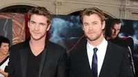 Jika diminta memilih, kamu lebih suka Liam Hemsworth atau Chris Hemsworth? (Youtube)