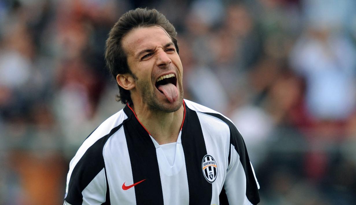 <p>Legenda Juventus, Alessandro Del Piero merupakan salah satu penyerang terbaik di zamannya. Ia bermain bersama Si Nyonya Tua selama 19 tahun sebelum memutuskan untuk penisun pada tahun 2012 silam. Di Liga Champions, Del Piero tercatat sebagai salah satu pemain dengan jumlah gol terbanyak saat babak semifinal, yaitu lima gol. Ia juga mampu mempersembahkan satu trofi untuk klubnya tersebut. (AFP/Giuseppe Cacace)</p>