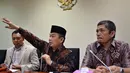 Dalam jumpa pers tersebut, Fraksi PKS menilai kebijakan menaikan harga BBM bersubsidi tidak tepat karena harga minyak dunia tengah mengalami penurunan drastis, Jakarta, Selasa (18/11/2014). (Liputan6.com/Andrian M Tunay)