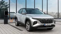 Jangan Salah Kaprah, Mobil Plug-in Hybrid Tetap Perlu Rutin Isi Baterai