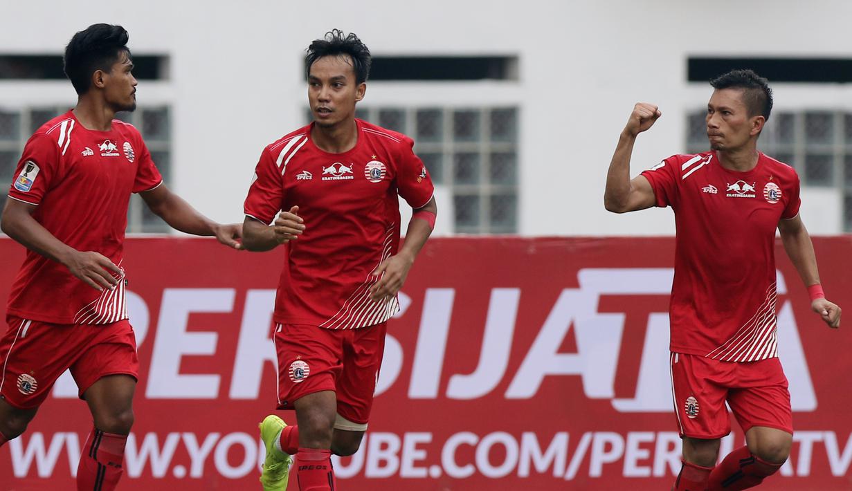 Bek Persija Jakarta, Ismed Sofyan, melakukan selebrasi usai membobol gawang Bali United pada laga Piala Indonesia 2019 di Stadion Wibawa Mukti, Minggu (5/5). Persija menang 1-0 atas Bali United. (Bola.com/M Iqbal Ichsan)