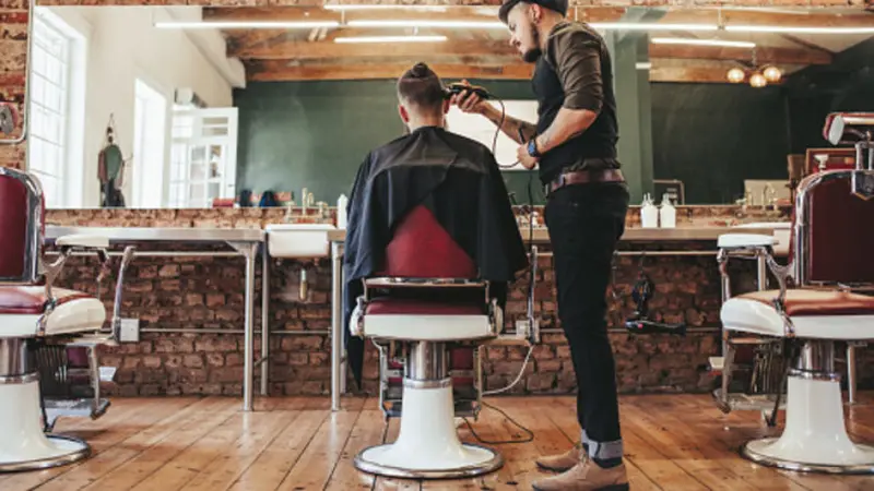 Ilustrasi barbershop atau tukang potong rambut. (Unsplash)