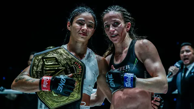 Allycia Hellen Rodrigues pertahankan sabuk Muay Thai usai menang mutlak atas Cristina Morales di laga pendukung utama