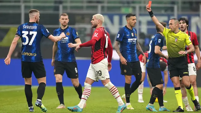 FOTO: Olivier Giroud Bawa AC Milan Taklukkan Inter Milan di San Siro