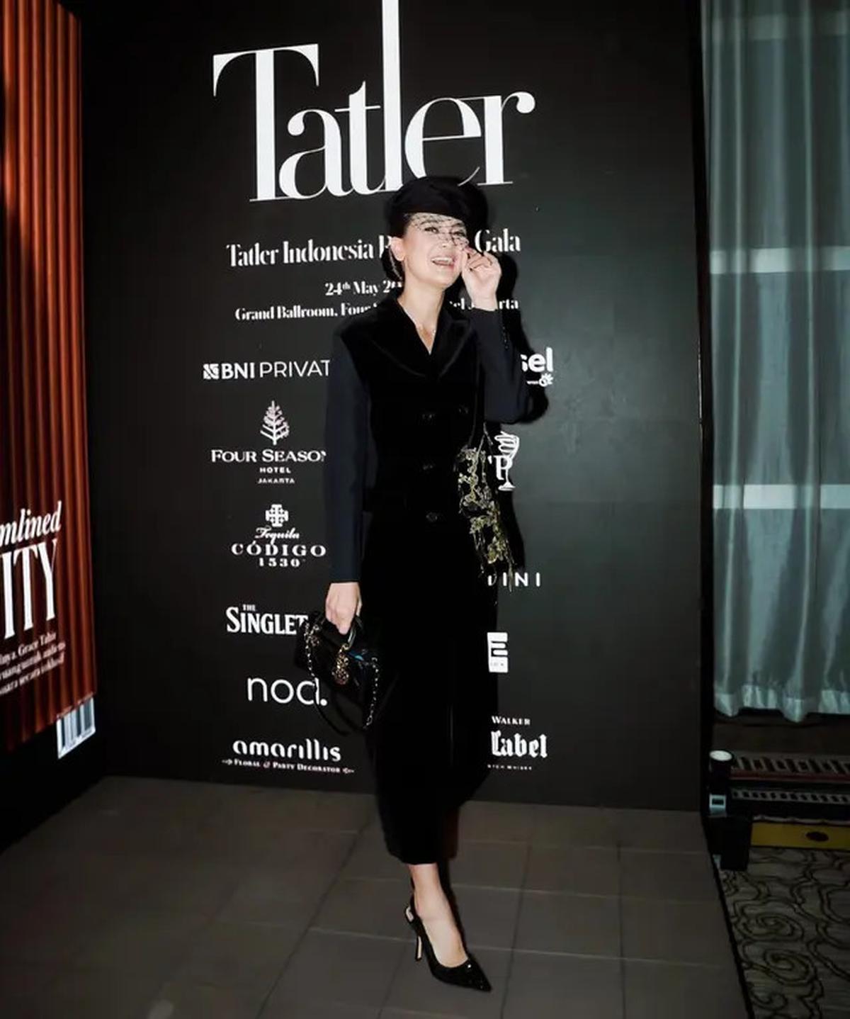 Potret Terbaru Gaya Couple Serba Hitam Luna Maya dan Maxime Bouttier, Stylish dan Elegan