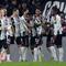 Para pemain Juventus merayakan gol yang dicetak Juan Cabal ke gawang Bologna pada lanjutan Liga Italia 2025/2026, Senin (15/12/2025) dini hari WIB. (Spada/LaPresse via AP)
