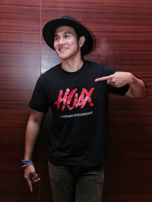 [Bintang] Vino G Bastian dan Tora Sudiro Tampil Beda di Film Hoax
