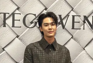 Gaya Dew Jirawat hadiri pembukaan butik terbaru Bottega Veneta di Senayan City. [Fimela/Hilda Irach].