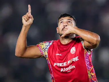 Persis Solo meraih peringkat ketiga Piala Presiden 2024 setelah mengalahkan Persija Jakarta dalam laga perebutan peringkat ketiga yang digelar di Stadion Manahan, Solo, Sabtu (3/8/2024). Gol tunggal kemenangan Laskar Sambernyawa dihasilkan lewat tandukan tajam Ricardo Lima memanfaatkan umpan silang Sho Yamamoto pada menit ke-10. (Bola.com/Bagaskara Lazuardi)