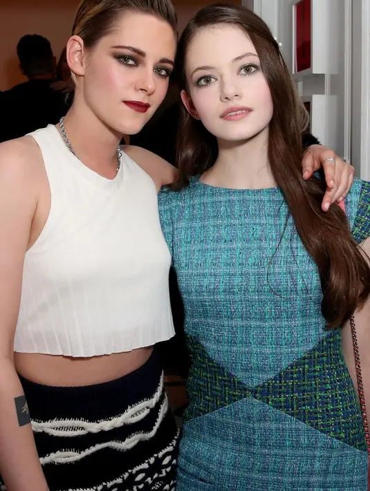 Penampilan Mackenzie Foy yang dulu imut pun sangat berbeda. Kini ia terlihat sangat dewasa. (SHUTTERSTOCK-Cosmopolitan)