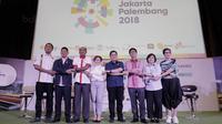 Foto bersama perwakilan Kemenpora, Emtek, INASGOC dan atlet saat jumpa pers di SCTV Tower, Jakarta, Kamis, (8/2/2018). Emtek Group akan menayangkan siaran Asian Games 2018. (Bola.com/M Iqbal Ichsan)