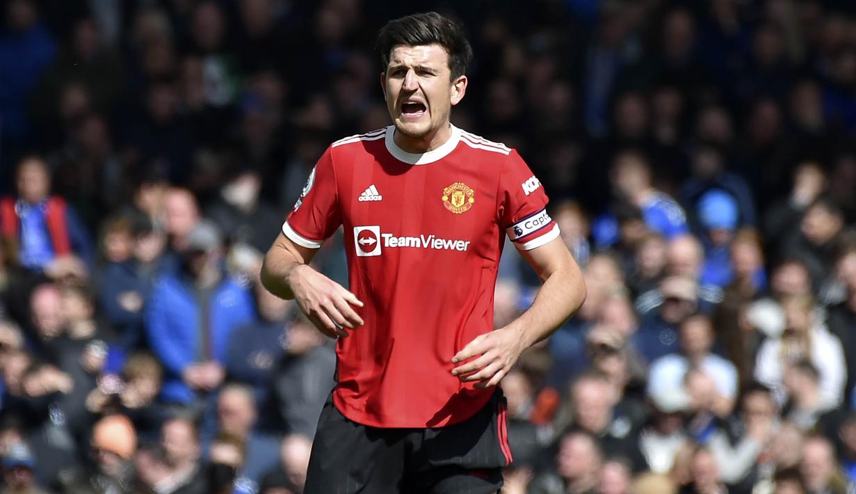 Hasilnya di menit ke-24 gawang De Gea akhirnya jebol. Anthony Gordon melepaskan tembakan dari luar kotak penalti, namun bola mengenai Harry Maguire dan bola berubah arah. Skor berubah menjadi 1-0 untuk keunggulan Everton. (AP/Rui Vieira)