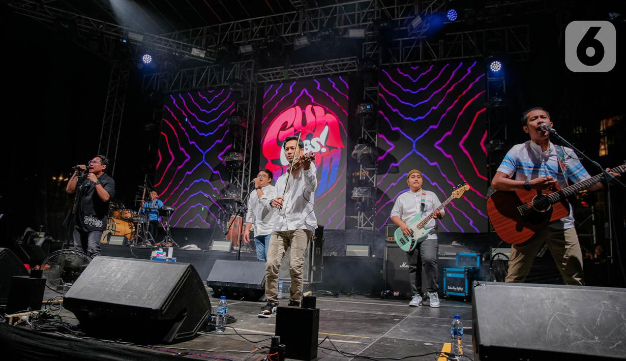 Guyon Waton adalah grup band yang berasal dari daerah Kulon Progo, Daerah Istimewa Yogyakarta (DIY).  (Liputan6.com/Faizal Fanani)