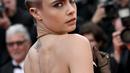 <p>Model Inggris Cara Delevingne tiba untuk pemutaran film "The Innocent (L'Innocent)" selama Festival Film Cannes edisi ke-75 di Cannes, Prancis selatan (24/5/2022). Cara Delevingne menarik perhatian dalam gaun hitam yang pas dengan bentuk tubuh. (AFP/Loic Venance)</p>