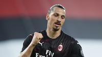 Ekspresi Zlatan Ibrahimovic setelah menjebol gawang Sampdoria pada lanjutan Serie A di Stadion San Siro, Kamis (30/7/2020) dini hari WIB. (La Presse/AFP)