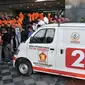 Barang bukti ambulans Partai Gerindra membawa batu dalam Aksi 22 Mei dihadirkan saat rilis di Mapolda Metro Jaya, Jakarta, Kamis (23/5/2019). Polisi juga menyita barang bukti bebatuan, handphone, KTP, dan uang diduga untuk operasional sebesar Rp. 100.200.000. (merdeka.com/Iqbal Nugroho)