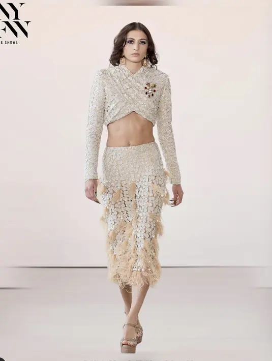 <p>Masa keemasan Majapahit ketika dipimpin oleh sang Maharani, Tribhuwana Tunggadewi, hadirkan pesona yang menginspirasi. [Foto: Instagram/ Ivan Gunawan]</p>