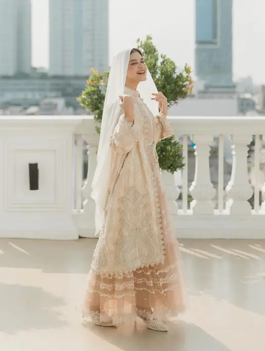 Pesona Kahiyang Ayu terlihat menawan khas ibu pejabat dalam balutan busana muslim [@doleytobing]