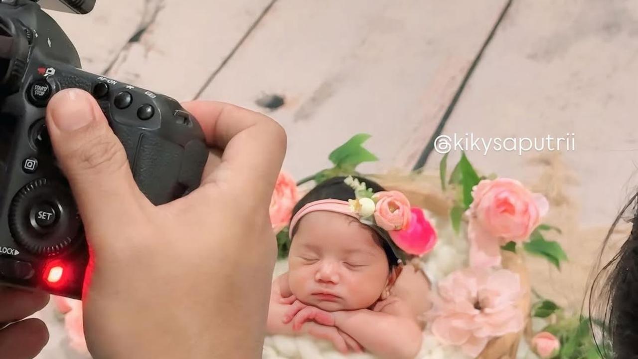 Potret Newborn Baby Kayya Anak Kiky Saputri, Dipuji Terlihat Cantik Sejak Bayi dan Bikin Gemas Netizen