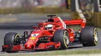 Pengemudi Ferrari Sebastian Vettel  pada sesi latihan bebas seri GP Australia, pembuka Formula 1 2018 di Albert Park, Sabtu (24/3/2018). (AP Photo/Asanka Brendon Ratnayake)