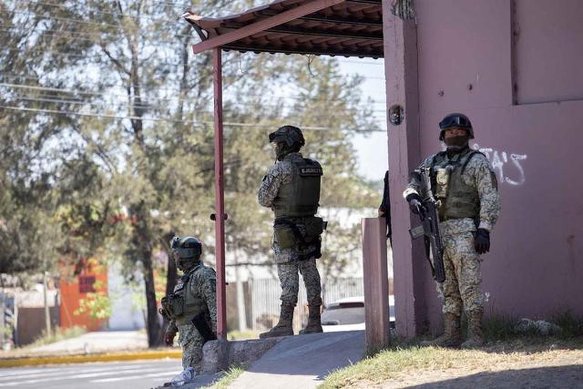 Meksiko mengerahkan setidaknya 10.000 personel militer dalam operasi besar untuk meredam kekerasan dan mengamankan wilayah strategis pasca kematian gembong Nemesio Ruben Oseguera Cervantes alias 