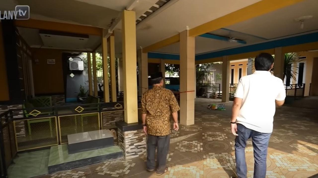 8 Potret Rumah Haji Bolot di Parung, Berkonsep ala Betawi - Punya Halaman Luas Seperti Aula