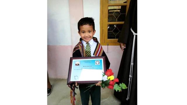 Derek C Lalchhanhima gunakan uang tabungannya