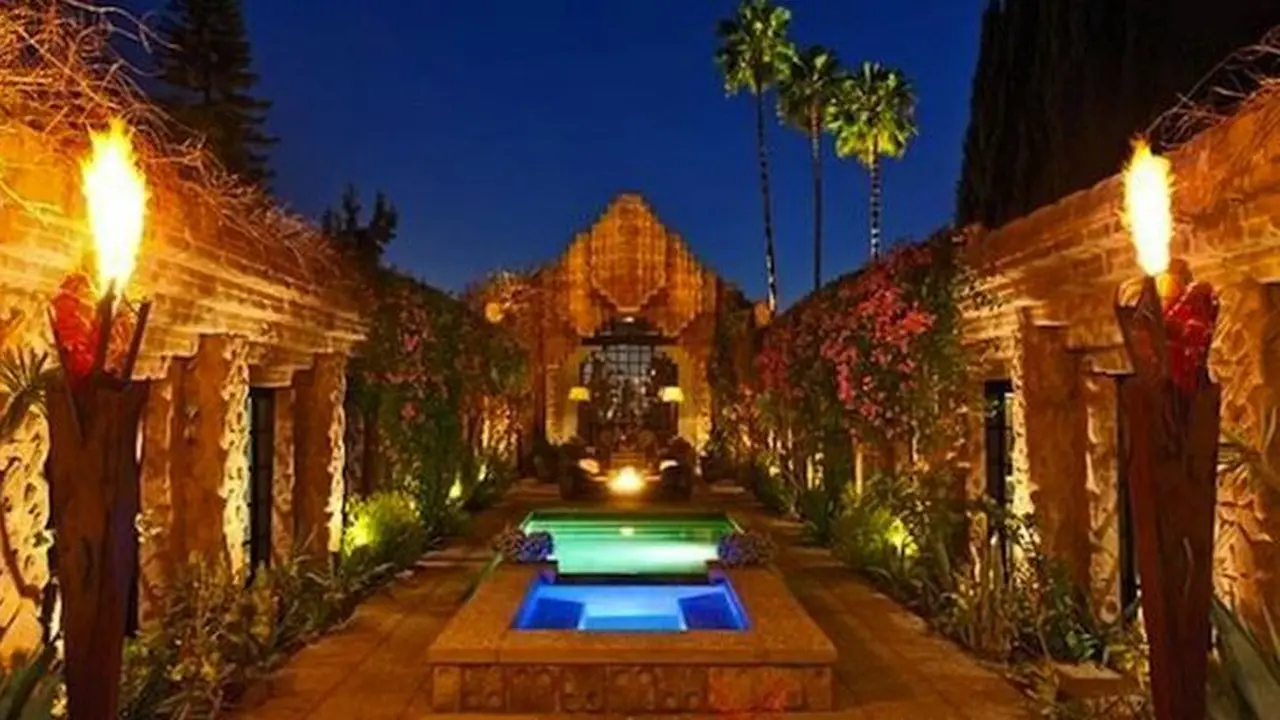 Black Dahlia House 1