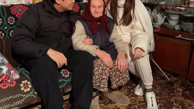 Potret Billy Syahputra Sambangi Nenek Viktoriya Kolesnaya, Penuh Kehangatan dan Senyuman  (credit: instagram.com/bilsky16).