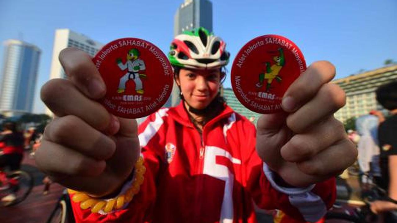Atlet Jakarta bagikan pin dan topi PON 