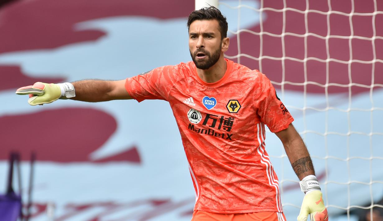1. Rui Patricio (Wolverhamton Wanderers) - Kiper asal Portugal ini menjadi tembok terakhir pertahan Wolves yang sangat tangguh. Rui Patricio tercatat melakukan 20 kali penyelamanatan dan 4 clean sheets di laga Wolves hingga pekan ke-8 Liga Inggris musim ini. (AFP/Rui Vieira/pool)