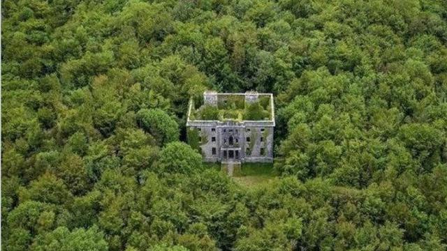 Bangunan Terbengkalai Unik