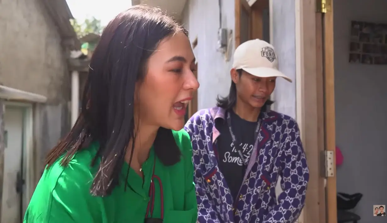 Nyaman Meski Tak Punya Dipan, Ini 7 Potret Rumah Bonge Citayam Fashion Week (Sumber: YouTube/Baim Paula)