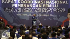 Ketua Umum Partai Amanat Nasional (PAN) Zulkifli Hasan memberikan arahan saat pembukaan Rapat Kordinasi Nasional (Rakornas) Pemenangan Pemilu Partai Amanat Rakyat di Jakarta, Rabu (14/12). (Liputan6.com/Faizal Fanani)