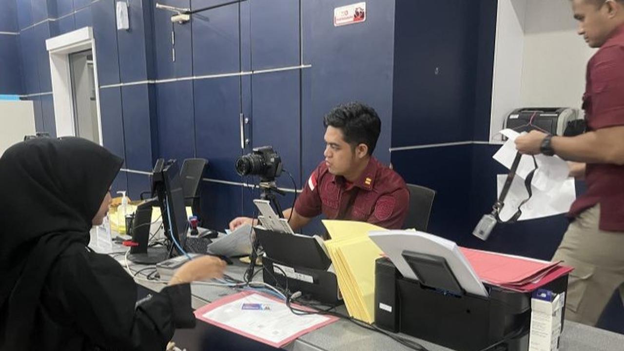 VIDEO: Disebut Hoaks, Imigrasi Ungkap Fakta WN Cina Selipkan Rp500 Ribu dalam Paspor di Soetta