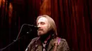 Pemilik nama asli Thomas Earl Petty ini meninggal dunia dalam usia 66 tahun. Musisi legendaris ini ternyata memiliki keahlian di berbagai bidang. Ia dikenal sebagai penyanyi, pencipta lagu hingga gitaris yang dari Amerika Serikat. (AFP/Kevin Winter)