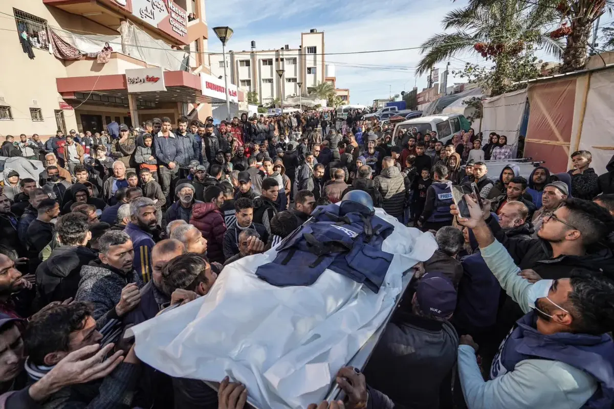 Pemakaman jurnalis Samer Abudaqa dari Al Jazeera. (AP)