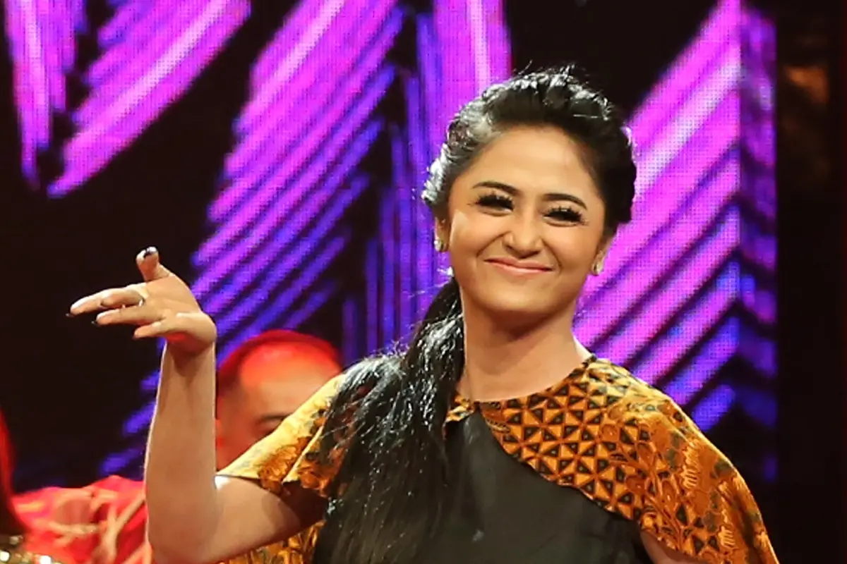[Bintang] Dewi Perssik