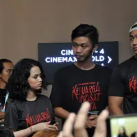 Para bintang film Keluarga Tak Kasat Mata: Aura Kasih, Deva Mahenra, dan Wizzy. (Achmad Sudarno/Liputan6.com)