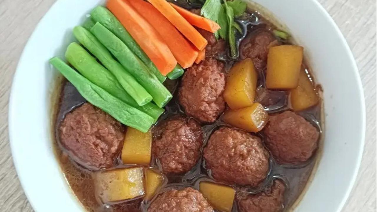 Resep semur bola-bola daging sapi untuk lengkapi sajian Iduladha. (dok. Cookpad @Hanakurniawan)