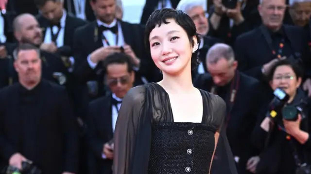 Pesona Kim Go Eun Aktris Korea yang Hadir di Festival Film Cannes 2025, Kenakan Jumpsuit Chanel Sesuai Aturan Acara Red Carpet
