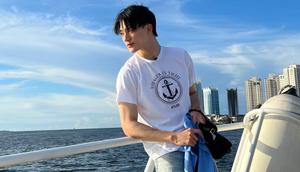 Melalui Twitter resmi NCT Dream, Jeno membagikan foto-foto dirinya selama di Ancol. Seperti penampilannya satu ini. (Twitter/@NCTsmtown_DREAM).