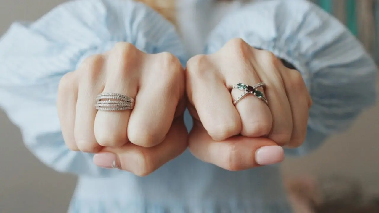Ilustrasi Model Cincin Kembar Ibu dan Anak Perempuan (Credit: wirestock/freepik)