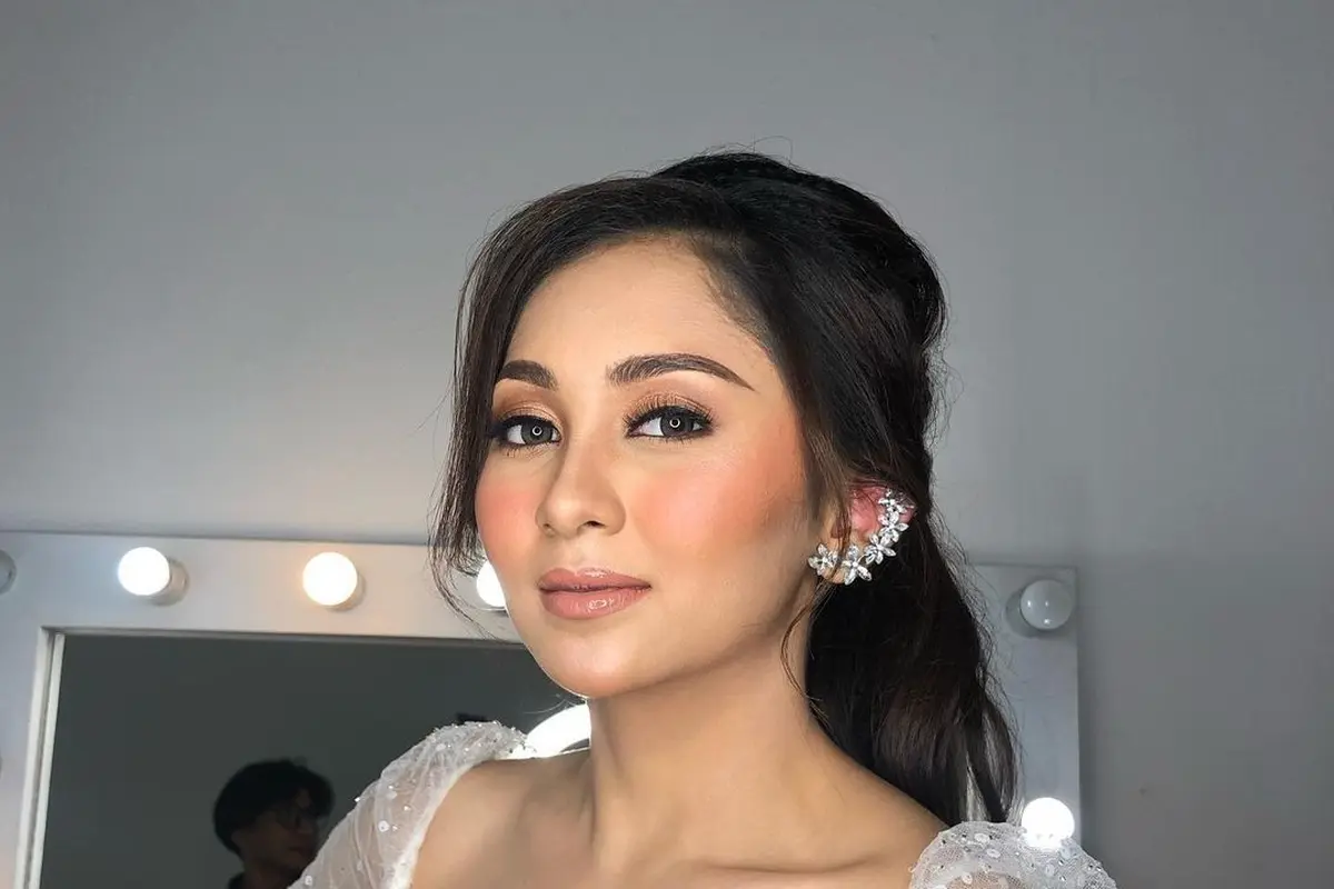 Pesona Dini Nurfitri Widjaya Finalis Puteri Indonesia 2022