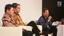 Pendiri & Chief Product Officer Juul Labs James Monsees memaparkan perangkat Juul dan JuulPods, di Jakarta, Senin (10/7/2019). Juul Labs selaku produsen Electronic Nicotine Delivery Systems (ENDS) terkemuka Amerika Serikat menawarkan media alternatif bagi perokok dewasa. (Liputan6.com/Fery Pradolo)