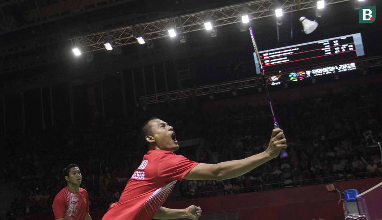 Fredy Setiawan/Dwiyoko pebulutangkis Indonesia meraih medali emas di nomor ganda putra SL3-SL4 setelah mengalahkan pasangan Korea pada Asian Para Games 2018 di Istora Senayan, Sabtu (13/10/2018).  (Bola.com/Peksi Cahyo)