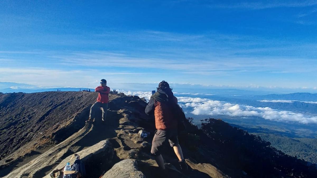 Detik-detik Suara Dentuman Meteor Jatuh Terekam Alat di Pos Pantau Gunung Ciremai