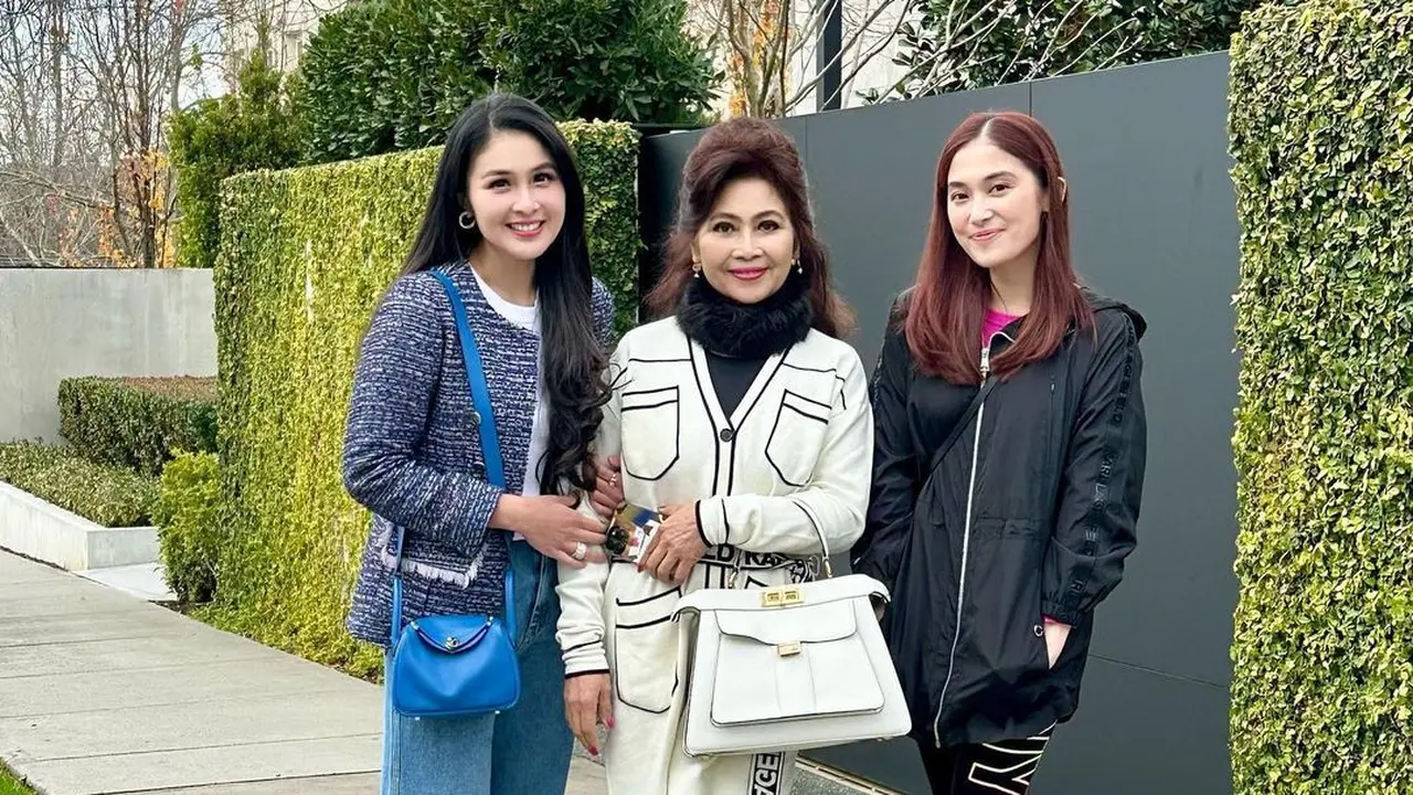[Fimela] Keluarga Sandra Dewi