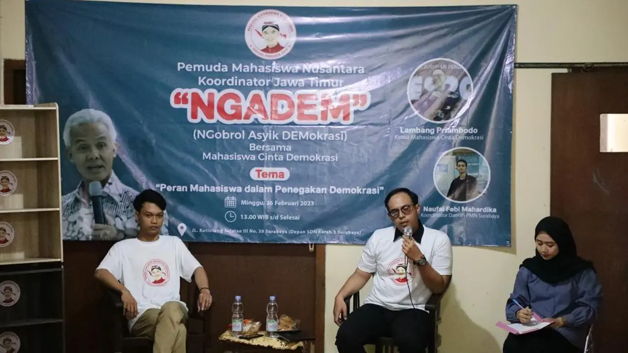 Dalam menyambut tahun politik 2024 mendatang, Pemuda Mahasiswa Nusantara (PMN) Jawa Timur membuka ruang diskusi melalui Ngobrol Asyik Demokrasi (Ngadem). Kegiatan itu untuk meningkatkan wawasan demokrasi bersama komunitas Mahasiswa Cinta Demokrasi (Istime